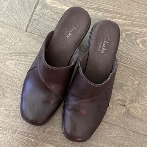 Clarks Bendables Women’s Mules Brown Leather Casual Comfort Slip On Size 7